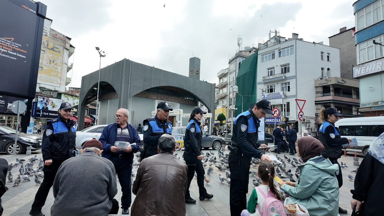 TOPLUM DESTEKLİ POLİSLİK ŞUBE MÜDÜRLÜĞÜ EKİPLERİ, “GÜVENLİ MAHALLEM, GÜVENLİ EĞİTİM” PROJESİ KAPSAMINDA İLKADIM İLÇESİNDE BİLGİLENDİRME ÇALIŞMASI GERÇEKLEŞTİRDİ.