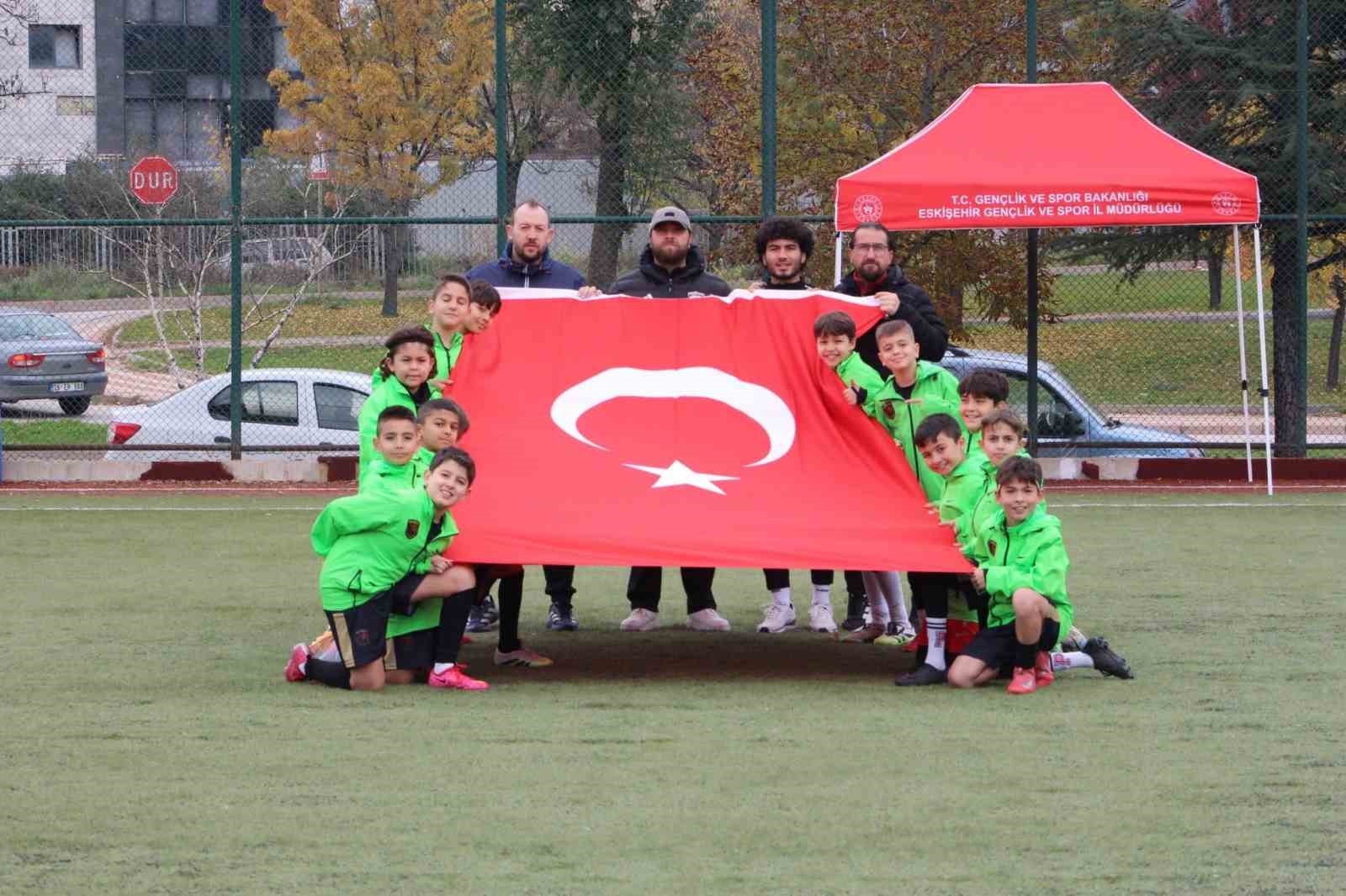 CUMHURİYETİN 103. YILI KUTLAMALARI KAPSAMINDA ESKİŞEHİR'DE DÜZENLENEN 29 EKİM CUMHURİYET BAYRAMI ÖZEL FUTBOL MÜSABAKALARI SONA ERDİ.