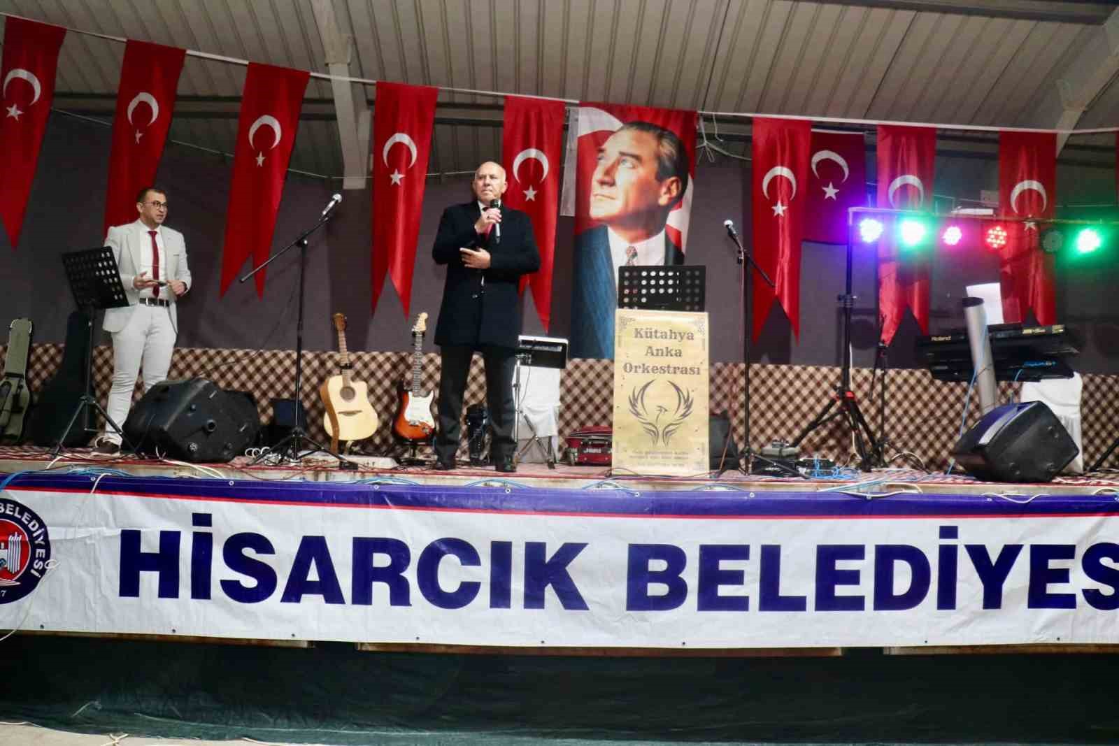 HİSARCIK’TA CUMHURİYET COŞKUSU FENER ALAYI VE KONSERLE TAÇLANDI