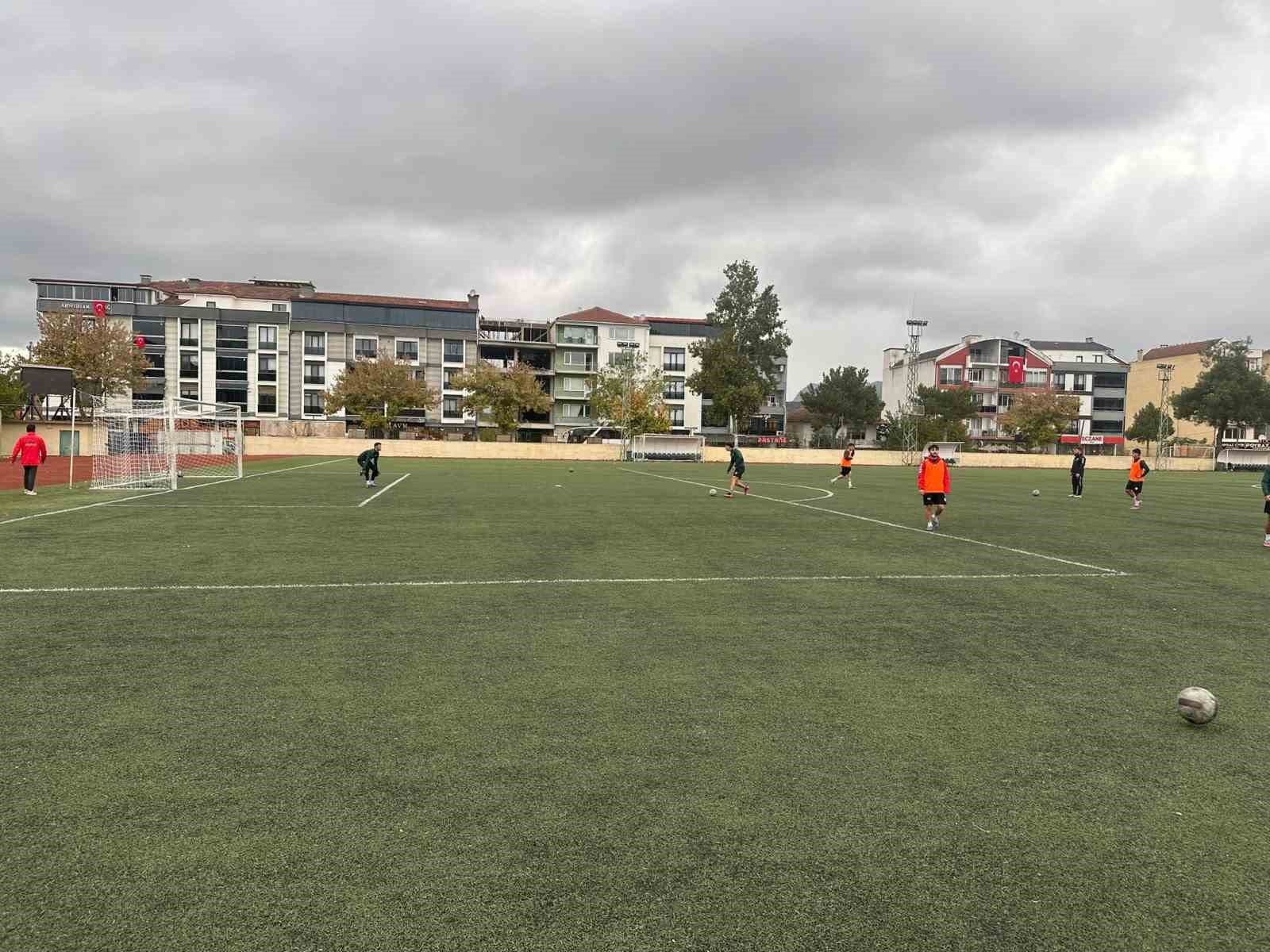 OSMANELİSPOR YARIN OYNAYACAĞI ZORLU MAÇIN HAZIRLIKLARINI TAMAMLADI