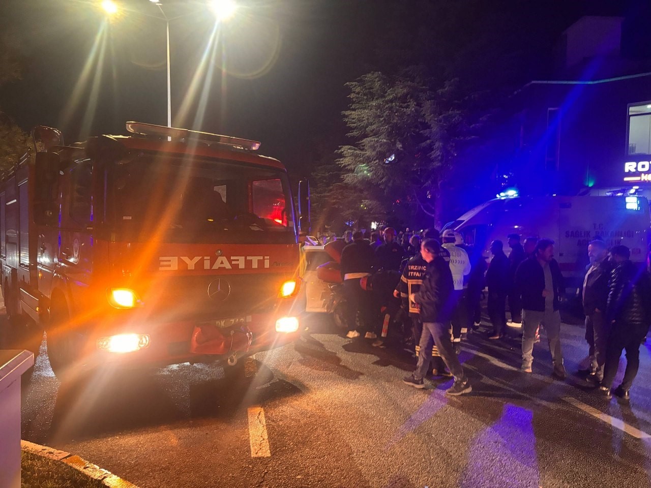 ERZİNCAN'DA MOTOSİKLET İLE OTOMOBİLİN ÇARPIŞMASI SONUCU 1 KİŞİ YARALANDI