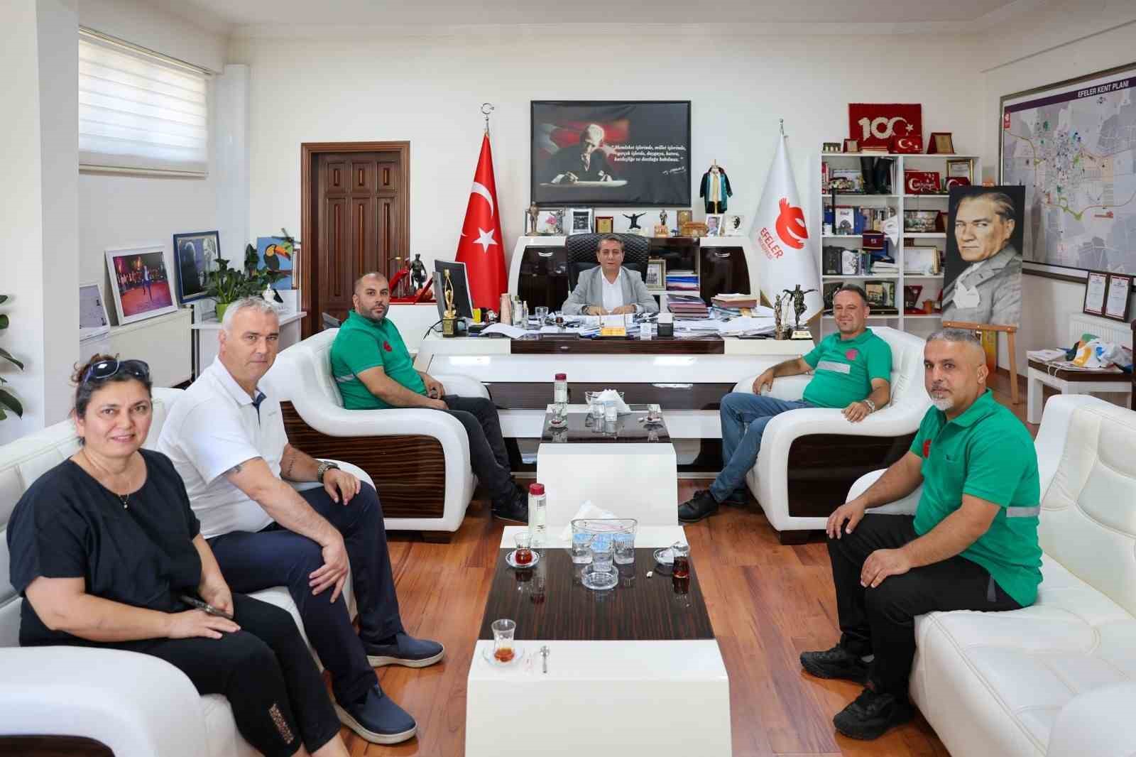 Efeler'de hayat kurtaran belediye personeline anlamlı ödül