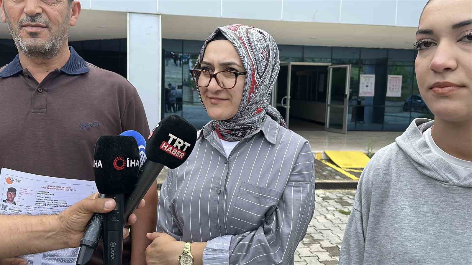 Baba, anne ve 2 kızı sınavda birbirlerine rakip oldu