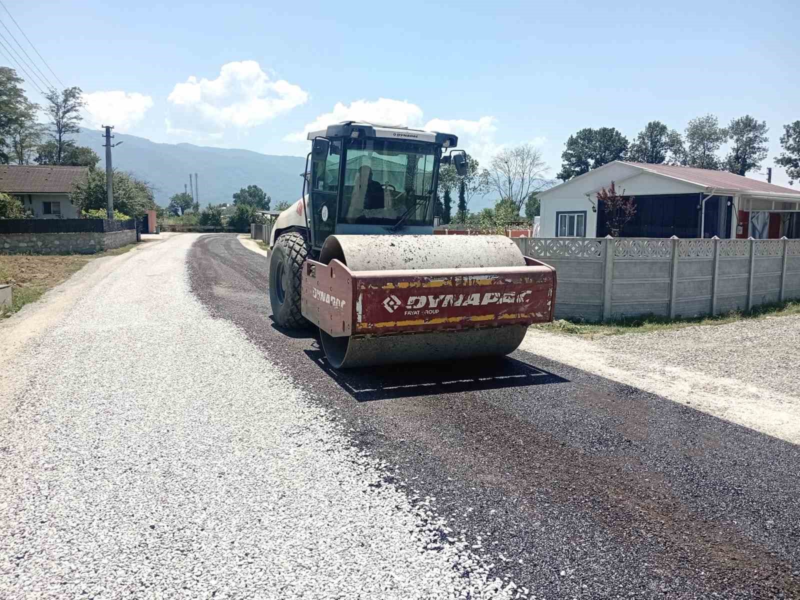 Düzce'de köylerde sathi kaplama çalışmaları tamamlanıyor