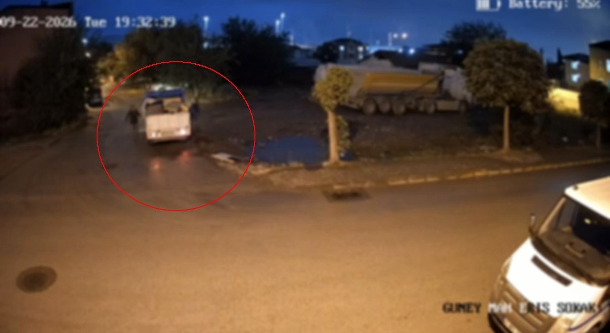 Çevreyi kirleteceklerdi, kamerayı görünce geri topladılar