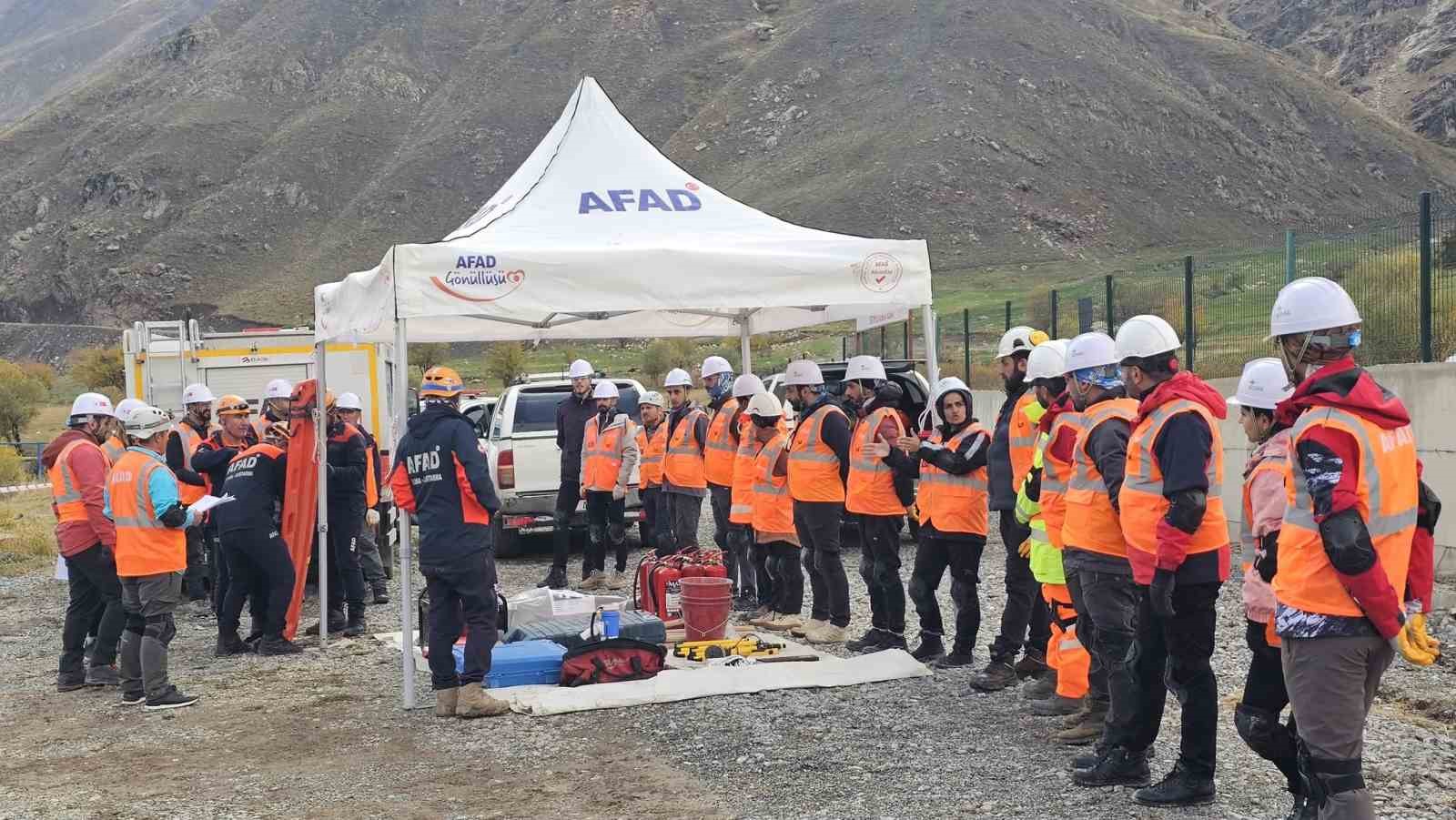 HAKKÂRİ AFAD OTLUCA EĞİTİM ALANI’NDA CİSAD EKİBİNE YÖNELİK HAFİF SEVİYE KENTSEL ARAMA VE KURTARMA AKREDİTASYON EĞİTİMİ DÜZENLENDİ.