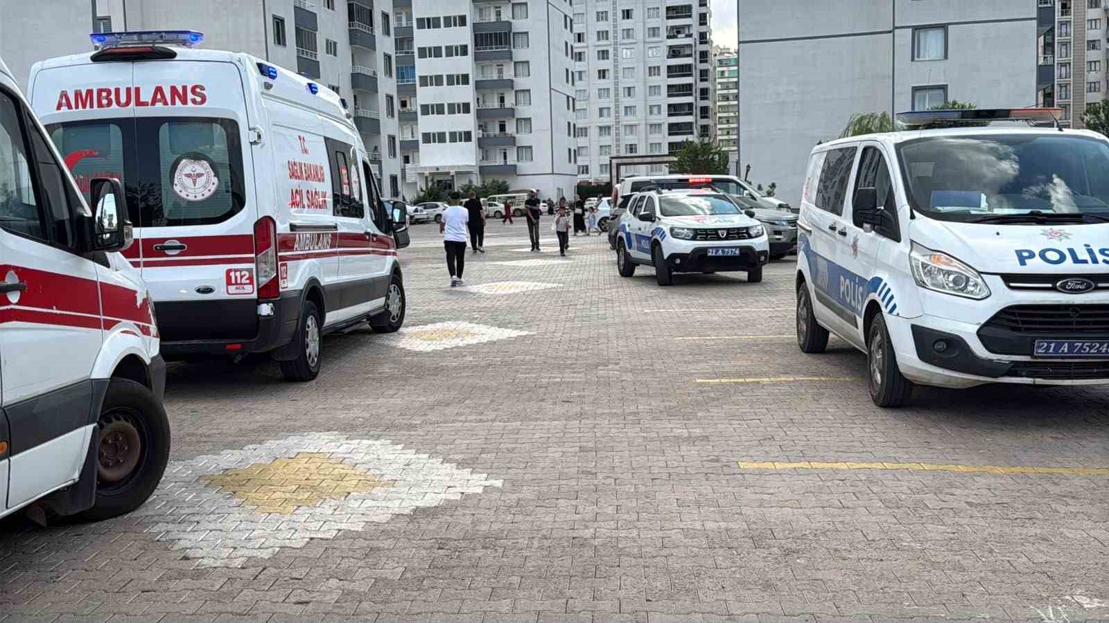 Diyarbakır'da ev yangınında 1 kişi dumandan etkilendi