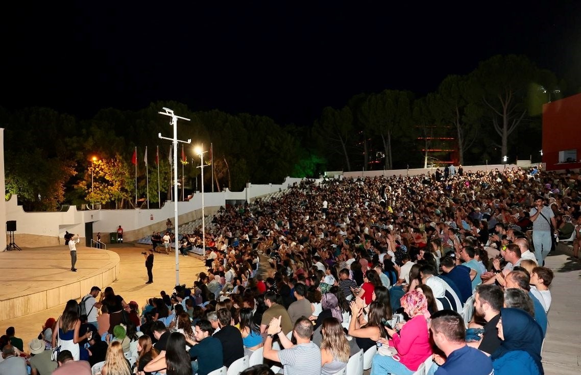 Denizli'de açık havada sineması keyfi başladı