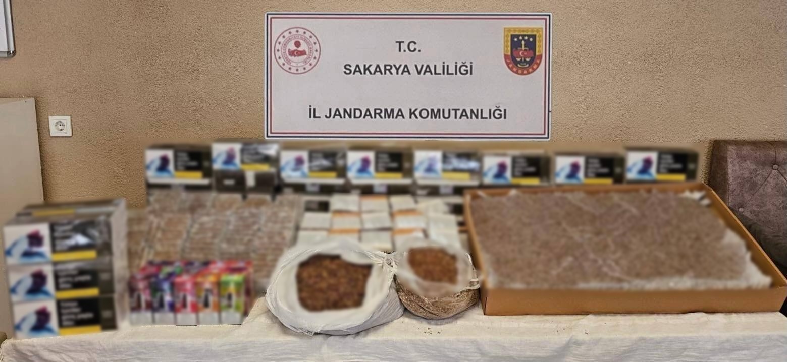 Sakarya'da kaçakçılık operasyonu: 120 kilo tütün ve yüz binlerce makaron ele geçirildi
