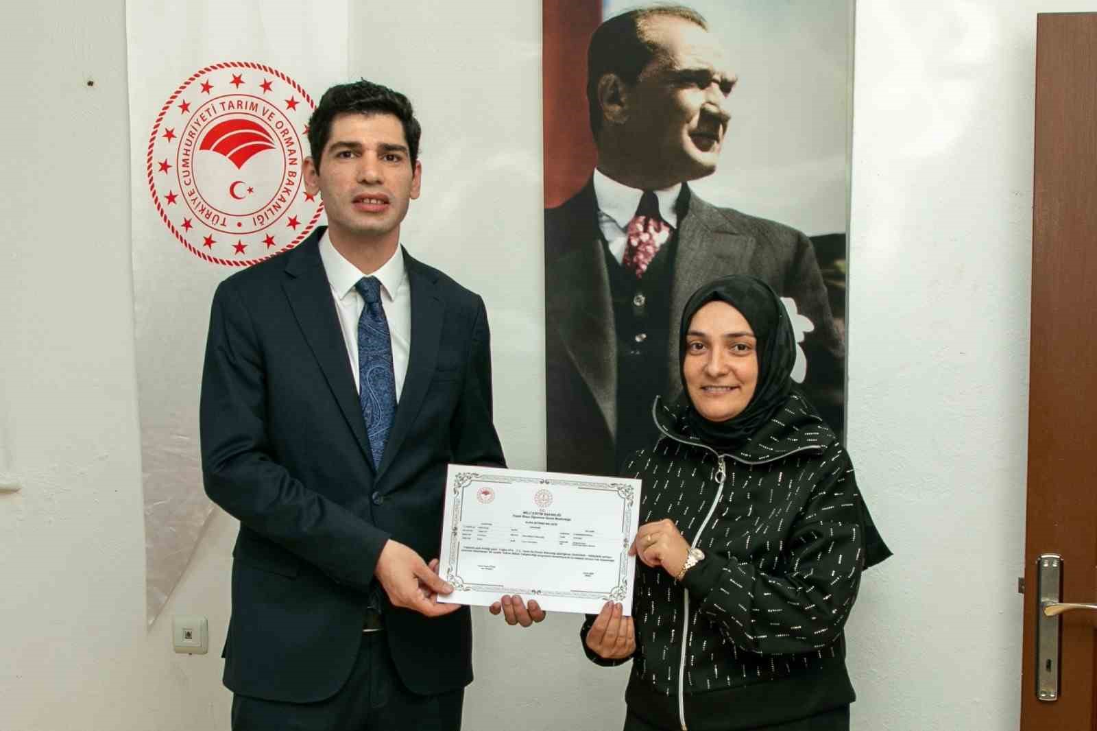 Safran yetiştiriciliği eğitimi alan üreticilere sertifika töreni düzenlendi