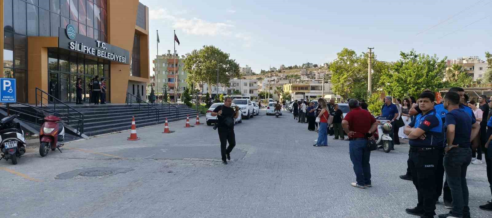 Mersin’in Silifke Belediyesi’ne operasyon: Başkan dahil çok sayıda isme gözaltı