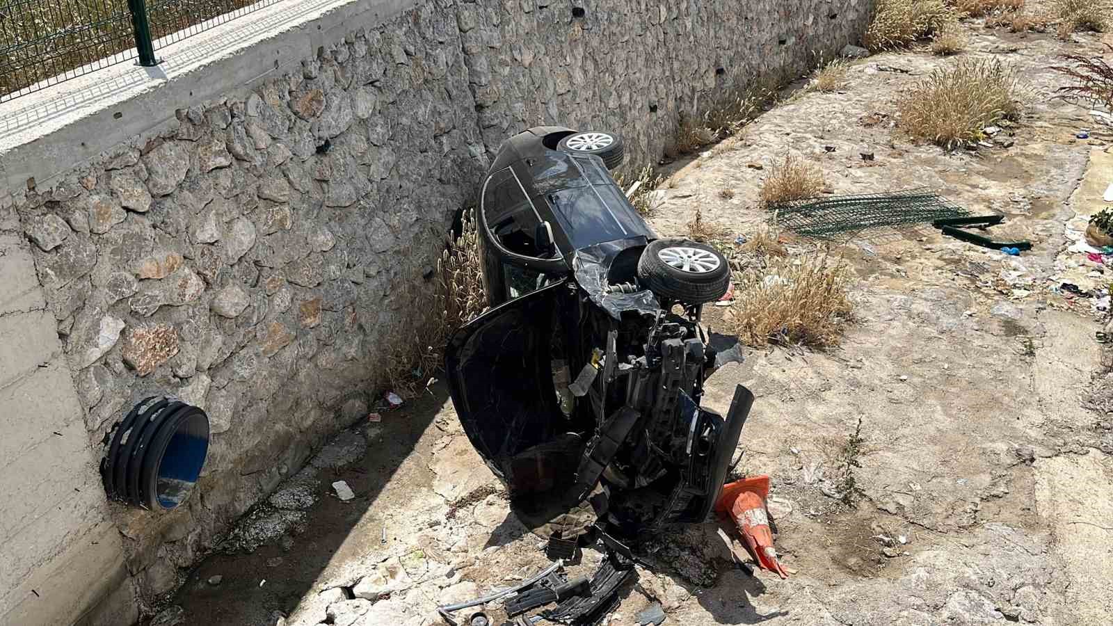 Çorum'da otomobil dereye uçtu: 2 yaralı
