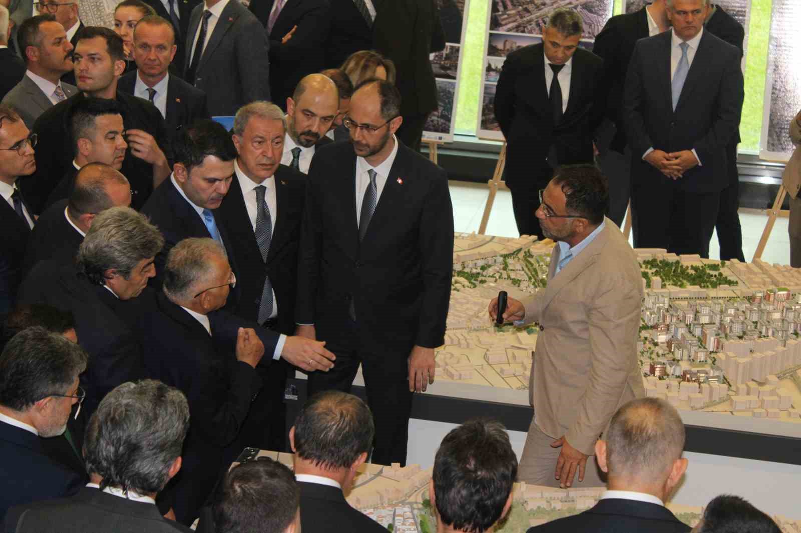Bakan Kurum ve Yumaklı’dan Kayseri temasları