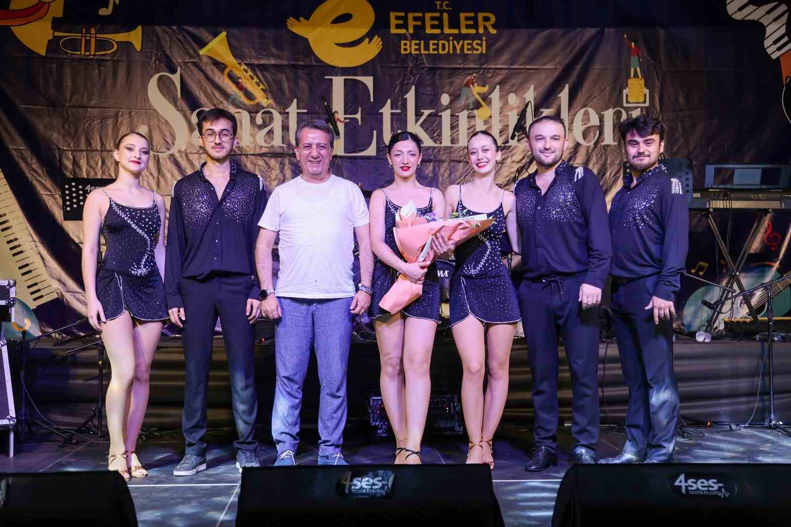 Efeler'de vatandaşlar sanatla buluştu