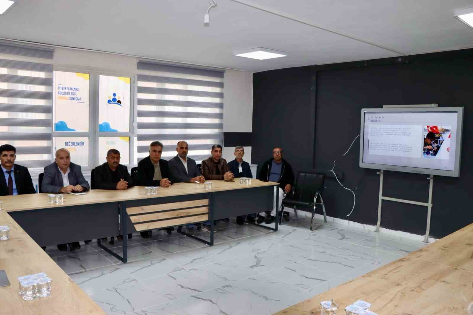 KAHTA'DAKİ OKULLARDA TEKNOLOJİ VE BİLİM SEFERBERLİĞİ HAZIRLIĞI