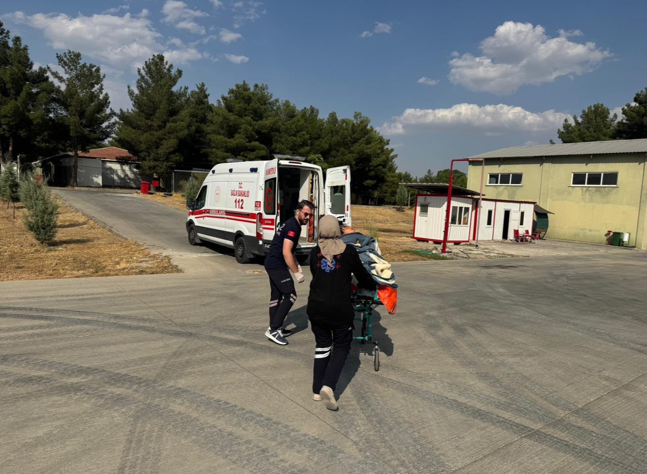 Siirt’te beyin kanaması geçiren kadın ambulans helikopterle hastaneye sevk edildi