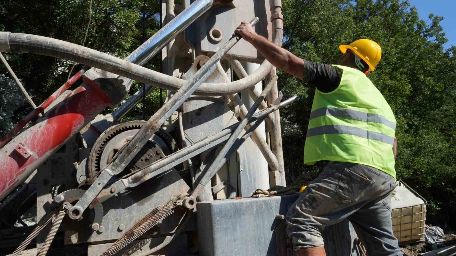Balıkesir’de kuyuya düşen koyunu itfaiye kurtardı