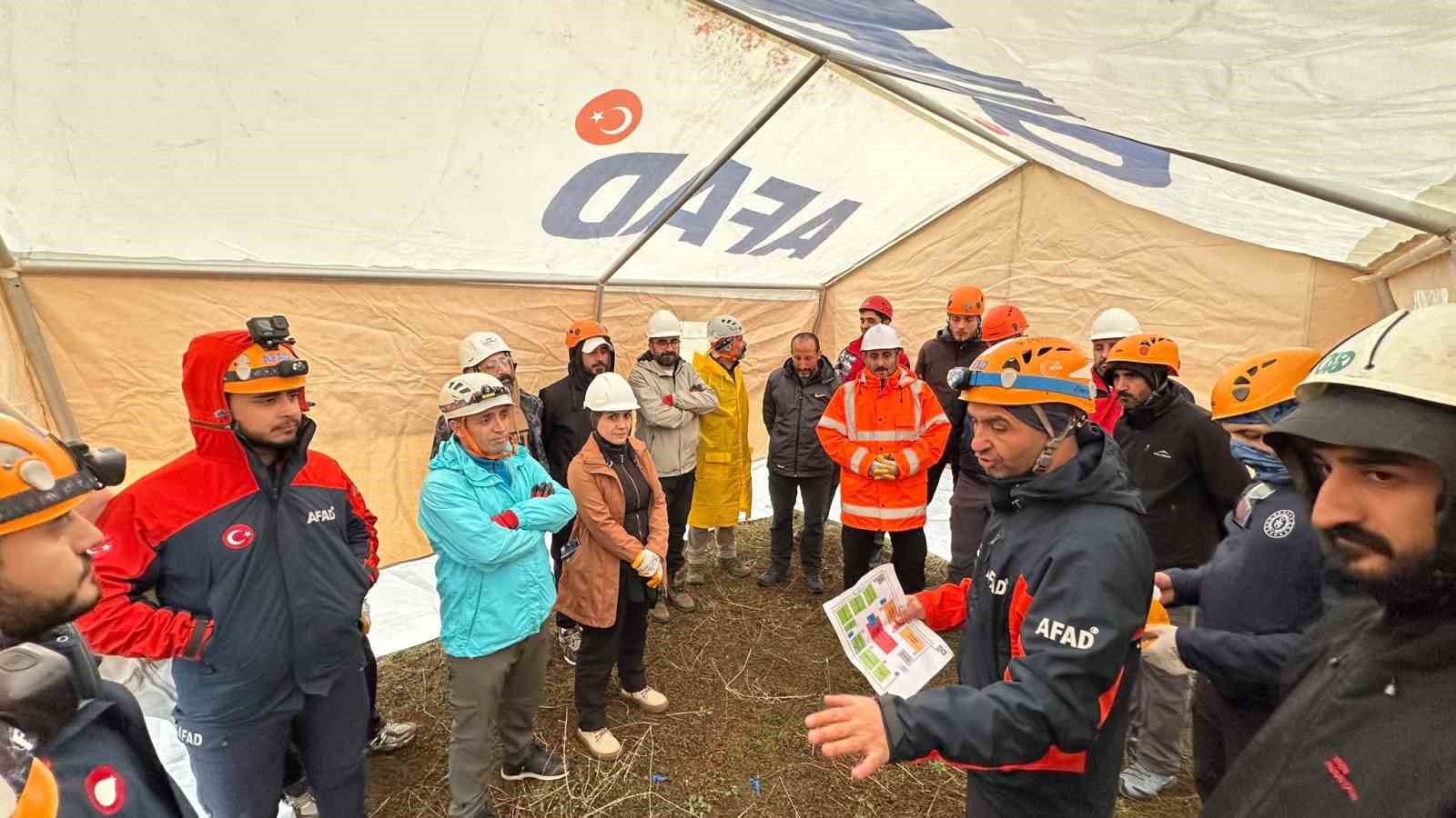 HAKKÂRİ AFAD OTLUCA EĞİTİM ALANI’NDA CİSAD EKİBİNE YÖNELİK HAFİF SEVİYE KENTSEL ARAMA VE KURTARMA AKREDİTASYON EĞİTİMİ DÜZENLENDİ.