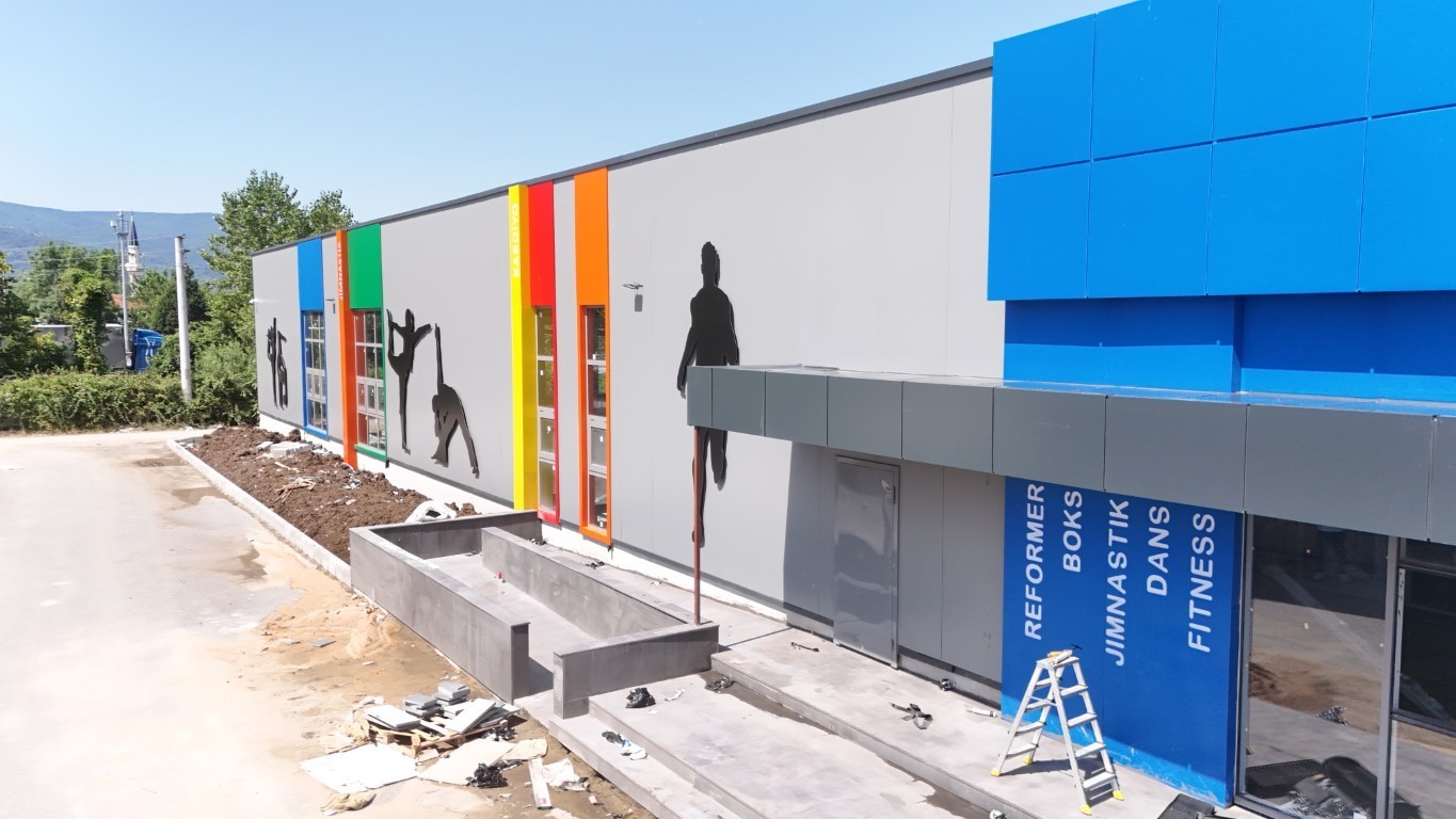 Kartepe'deki Acısu Spor Kompleksi inşaatı hızla ilerliyor