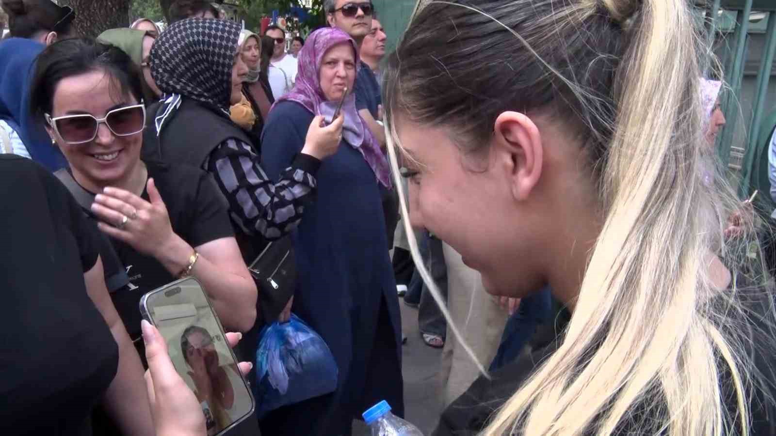 Anne Antalya’da kızı Kocaeli’de ter döktü: Görüntülü aramada heyecanlı bekleyiş