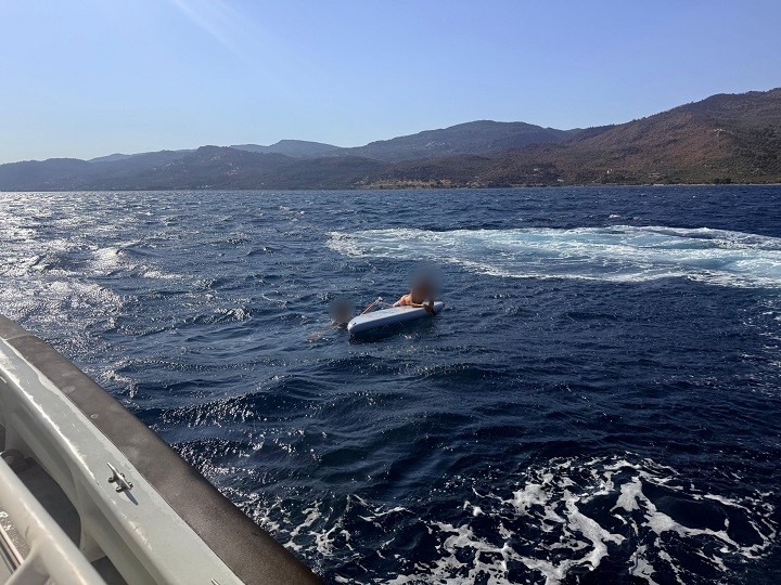 Çanakkale Boğazı’nda sürüklenen 2 kürek sörfçüsü kurtarıldı