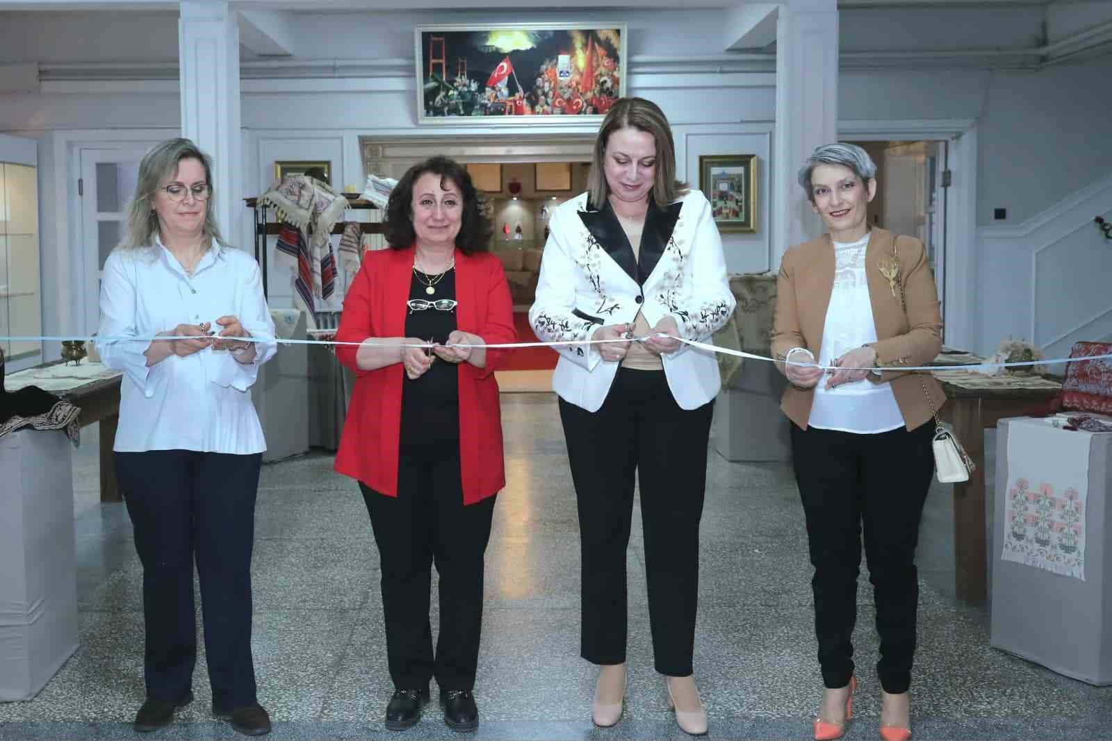 Eskişehir Olgunlaşma Enstitüsü'nde Anneler Günü Sergisi