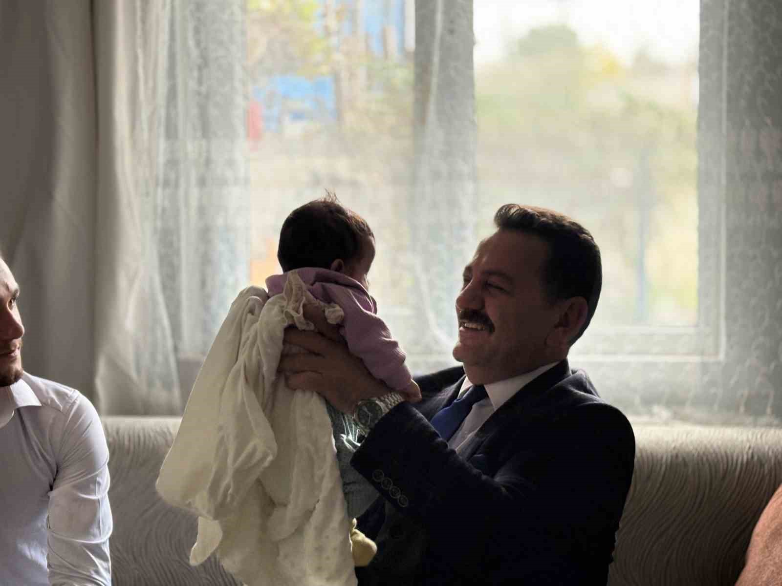 EVLİLİK KREDİSİYLE YUVA KURAN ÇİFTİN BEBEK SEVİNCİNE ORTAK OLDULAR