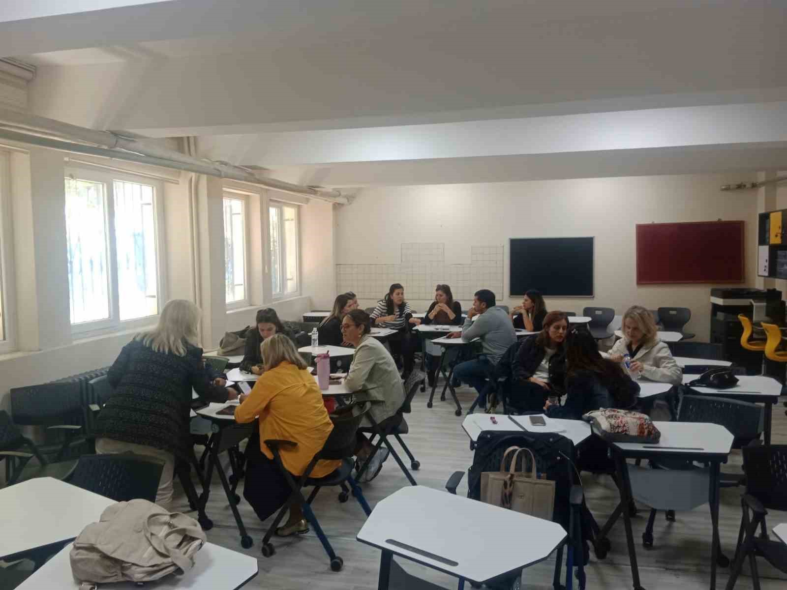 AYDIN İL MİLLİ EĞİTİM MÜDÜRLÜĞÜ TARAFINDAN ÖĞRETMENLERİN MESLEKİ VE TEKNOLOJİK GELİŞİMLERİNİ DESTEKLEMEK AMACIYLA DÜZENLENEN STEM TEMEL SEVİYE EĞİTİMLERİ, EFELER VE KUŞADASI’NDA GERÇEKLEŞTİRİLEN UYGULAMALI ÇALIŞMALARLA TAMAMLANDI.