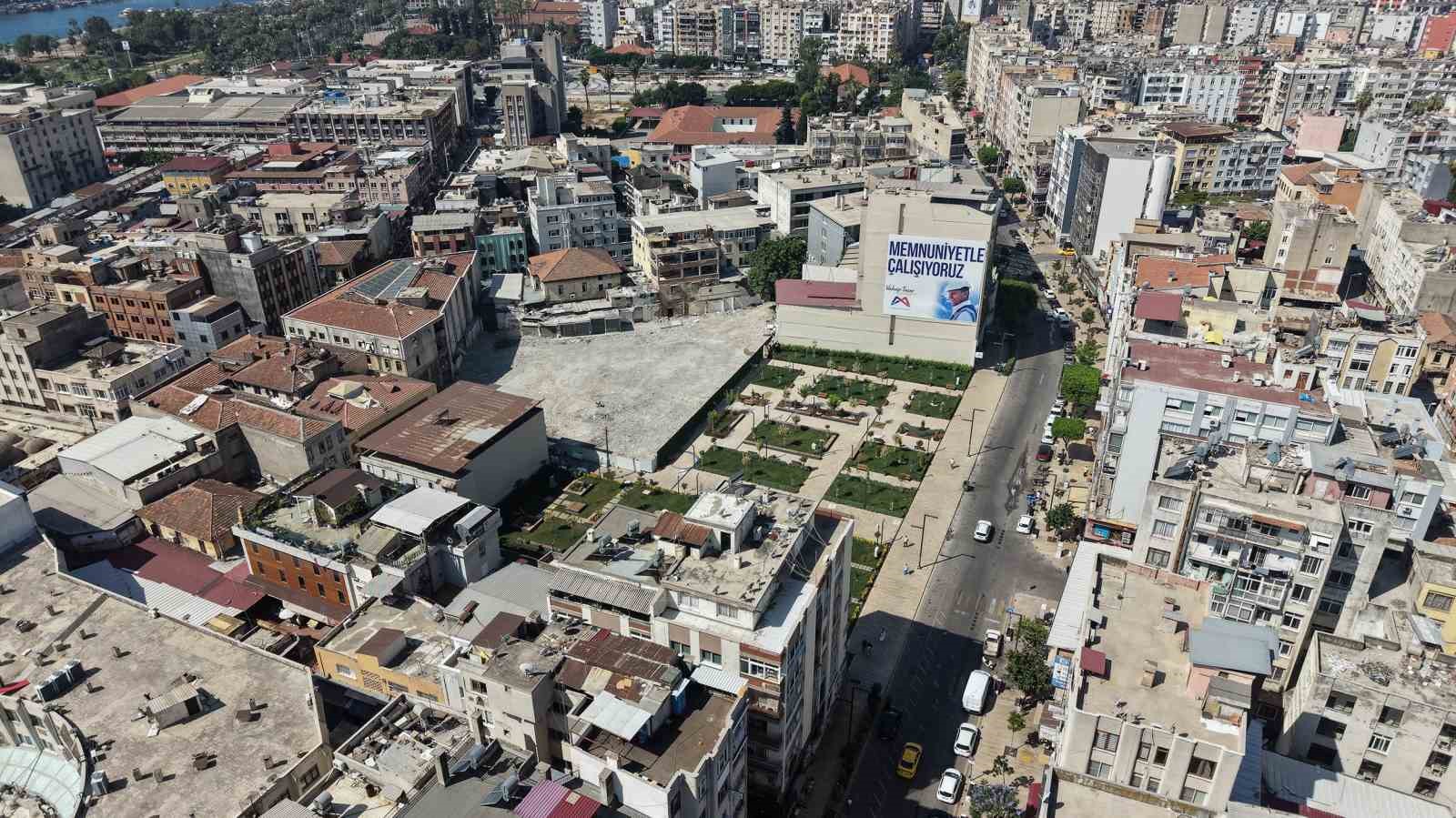 Mersin'de Zafer Çarşısında dönüşüm sürüyor