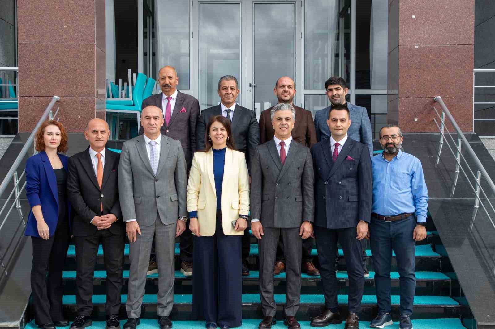 YÜKSEKOKUL MÜDÜRLÜĞÜ GÖREVİNİ YÜRÜTEN REKTÖR YARDIMCISI PROF. DR. MERYEM ÖZTURAN SAĞIRLI, GÖREVİNİ DR. ÖĞR. ÜYESİ OĞUZ HAN AYKUT'A DEVRETTİ