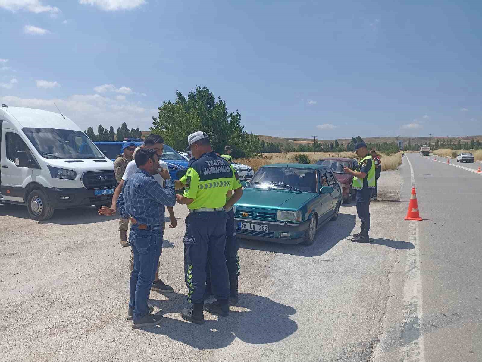 Bilecik'te 140 şahıs ve 143 araç kontrol edildi