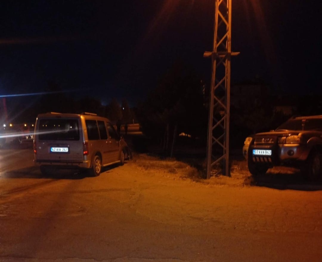 Karapınar'da iki kamyonet çarpıştı: 2 yaralı