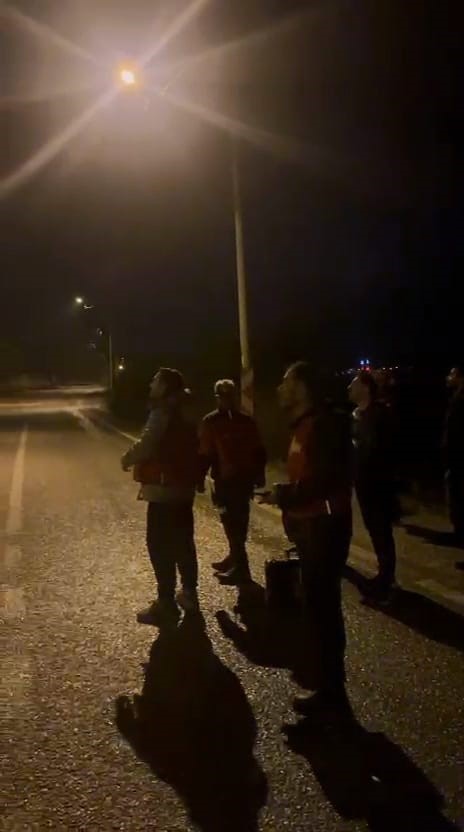 BURSA’NIN İNEGÖL İLÇESİNDE 4 GÜNDÜR KENDİSİNDEN HABER ALINAMAYAN 33 YAŞINDAKİ EMRAH GEDİK’İ BULMAK İÇİN ARAMA ÇALIŞMALARI DEVAM EDİYOR.