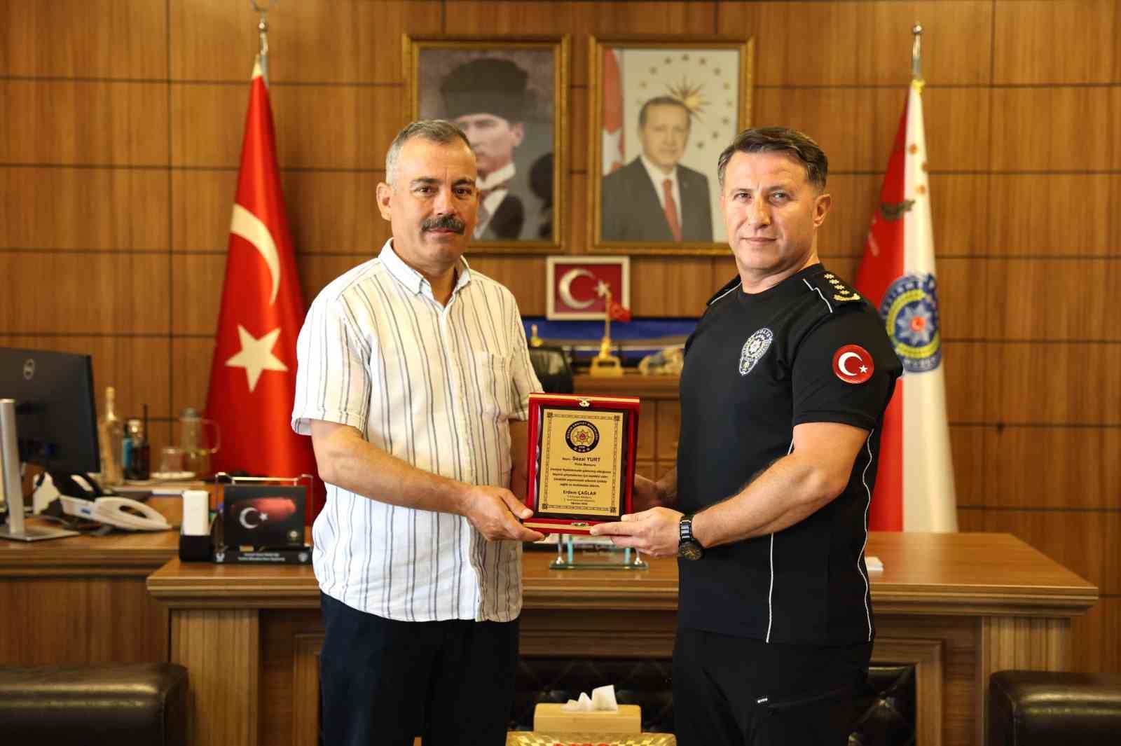 Görevini tamamladı, meslektaşları yalnız bırakmadı