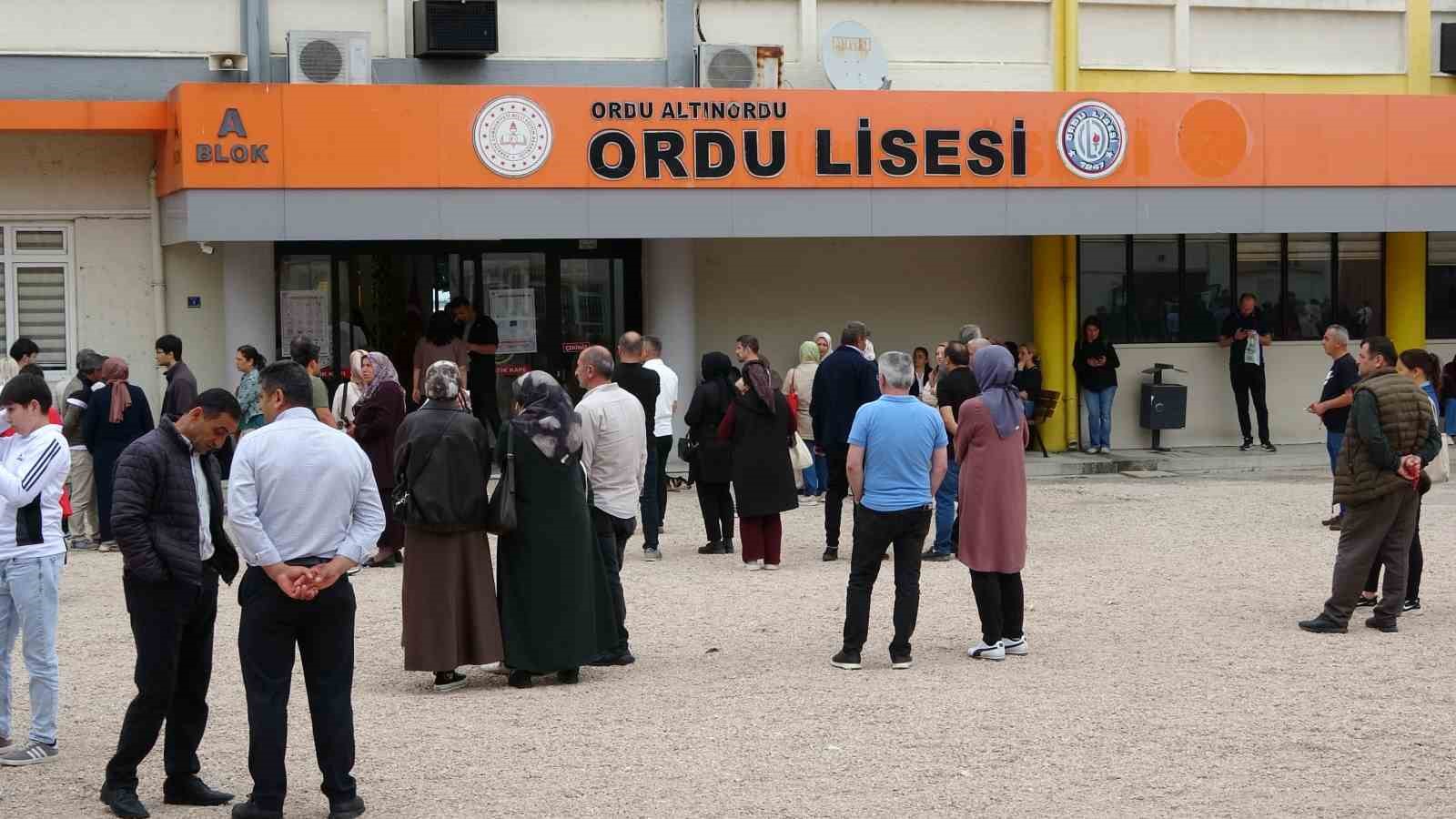 Ordu’da YKS heyecanı: Bazı öğrenciler 1 dakika kala sınava yetişti