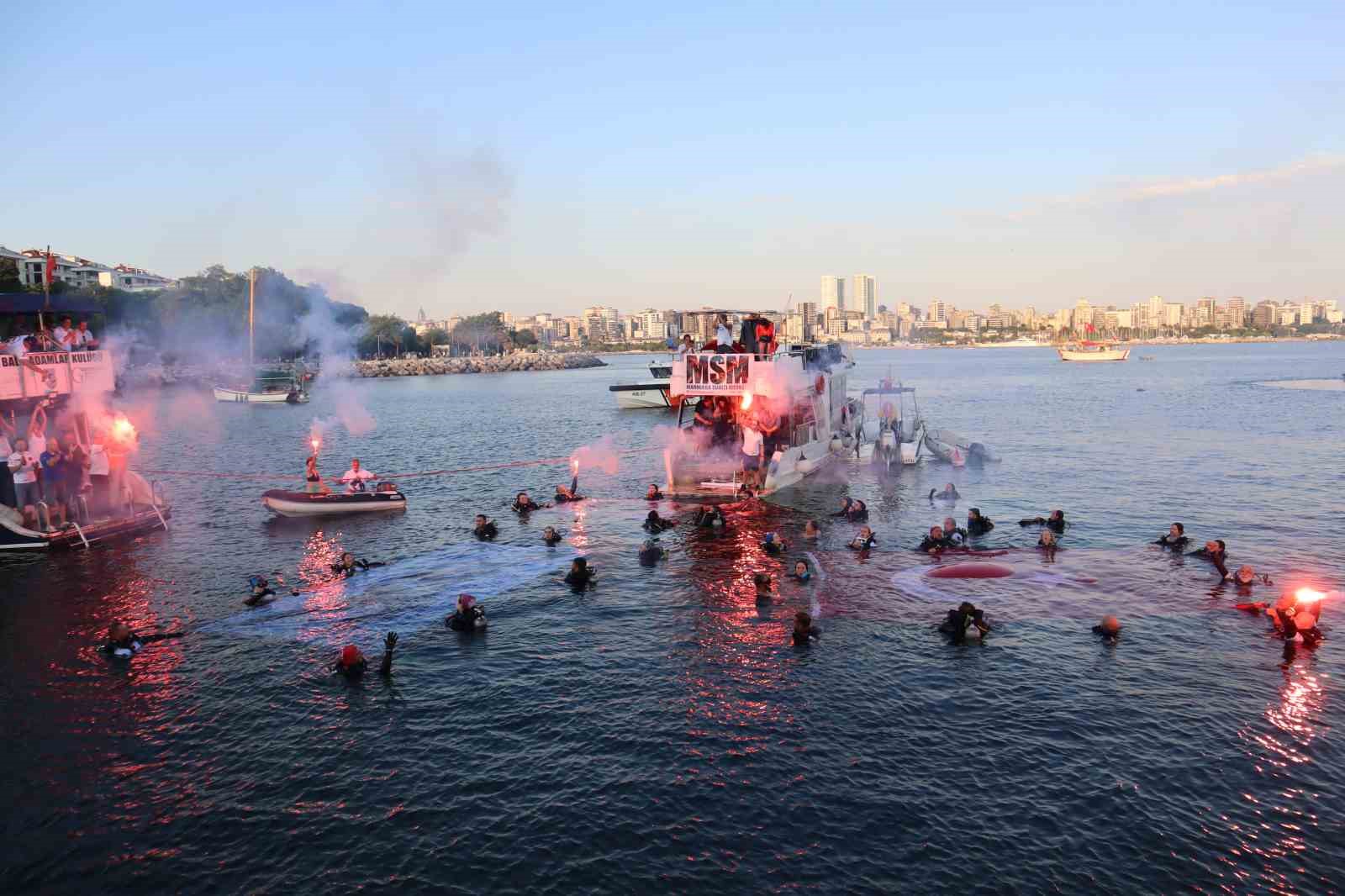 Moda İskelesi'nde tarihi kutlama: Kabotaj Bayramı için 100 noktada aynı anda daldılar