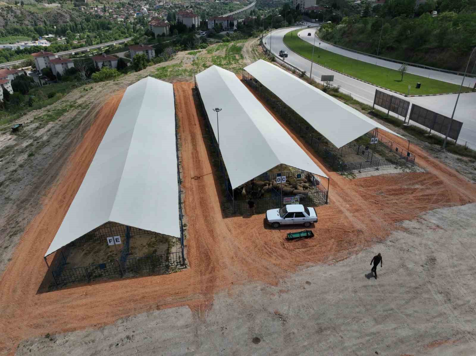 Bilecik'te kurban satış alanı bayrama hazır