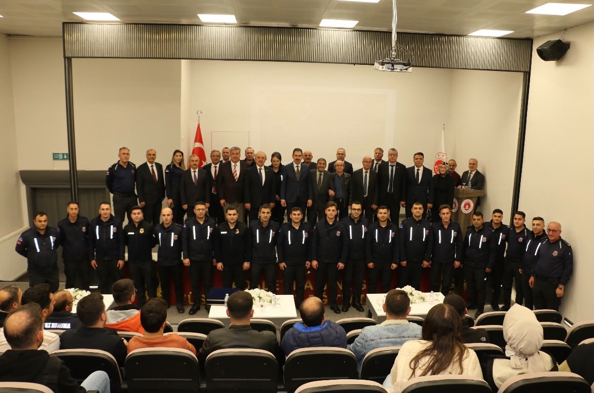 ERZURUM KALKINMA VAKFI (ERVAK)  İLE ADALET BAKANLIĞI HÜSEYİN TURGUT EĞİTİM MERKEZİ PAYDAŞLIĞINDA DÜZENLENEN “SALTANATTAN CUMHURİYETE OLAYLAR VE İNSANLAR” KONULU KONFERANS,  HÜSEYİN TURGUT EĞİTİM MERKEZİ KONFERANS SALONU’NDA GERÇEKLEŞTİRİLDİ.