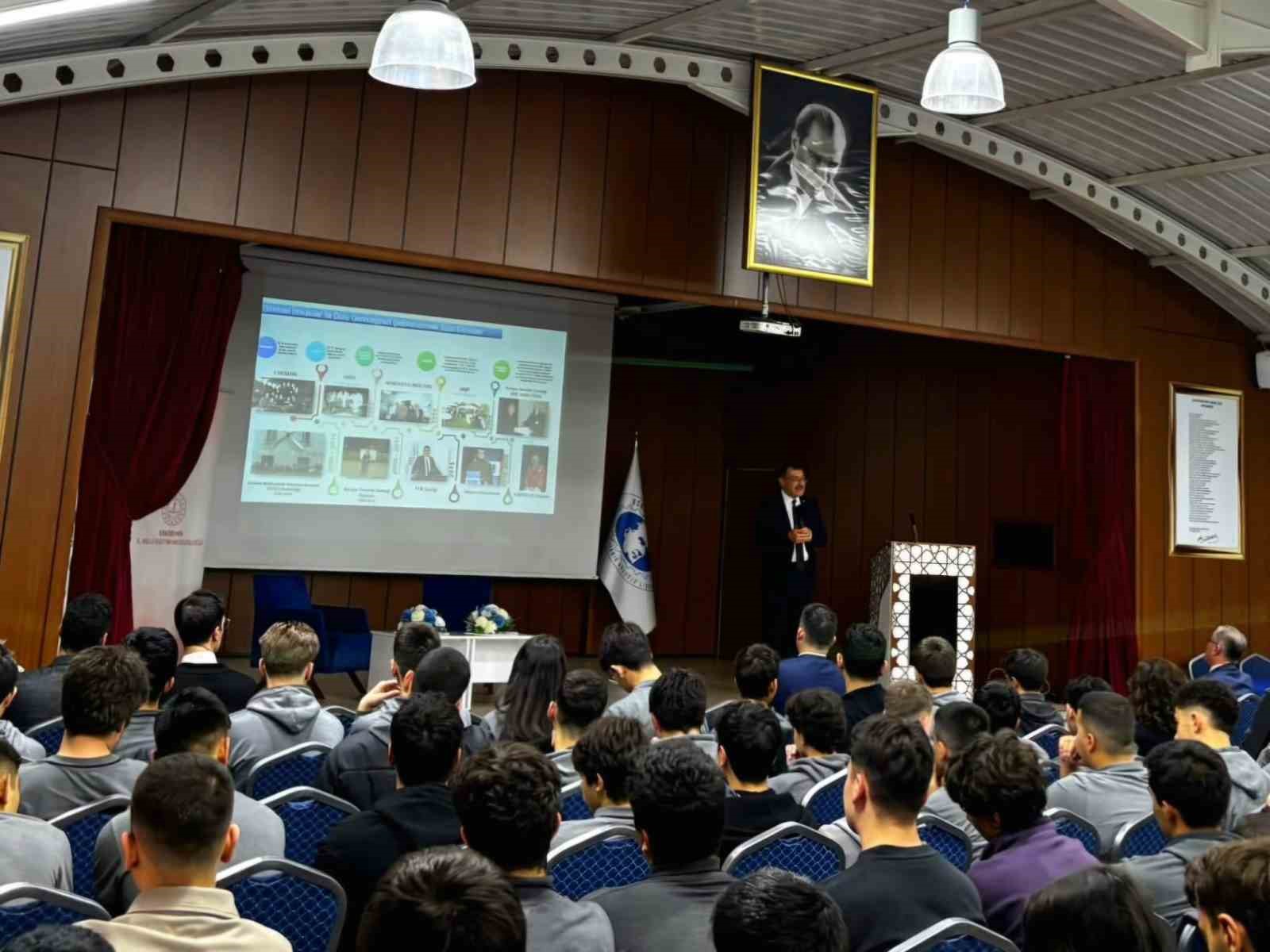 ESKİŞEHİR İL MİLLİ EĞİTİM MÜDÜRLÜĞÜ KAPSAMINDA BİR ZAMANLAR ÖĞRENCİSİ OLDUĞU ATATÜRK MESLEKİ VE TEKNİK ANADOLU LİSESİ ÖĞRENCİLERİYLE BULUŞAN PROF. DR. HASAN MANDAL, EĞİTİM VE KARİYER YOLCULUĞUNDAKİ TECRÜBELERİNİ PAYLAŞTI.