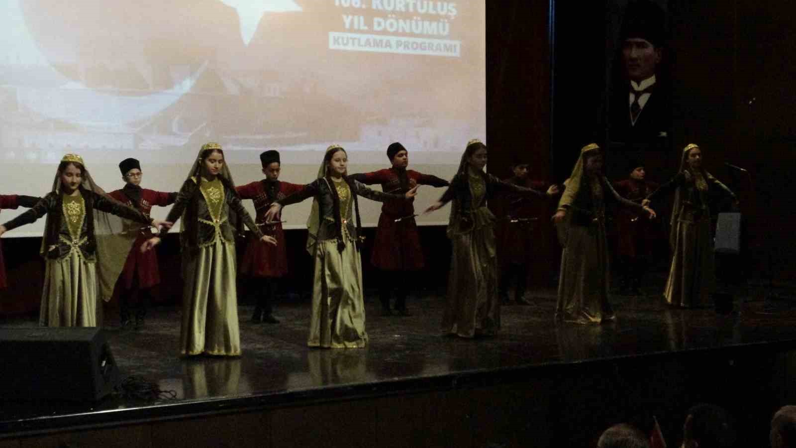 KARS’IN DÜŞMAN İŞGALİNDEN KURTULUŞUNUN 106. YIL DÖNÜMÜ, COŞKUYLA KUTLANDI(KARS-İHA)