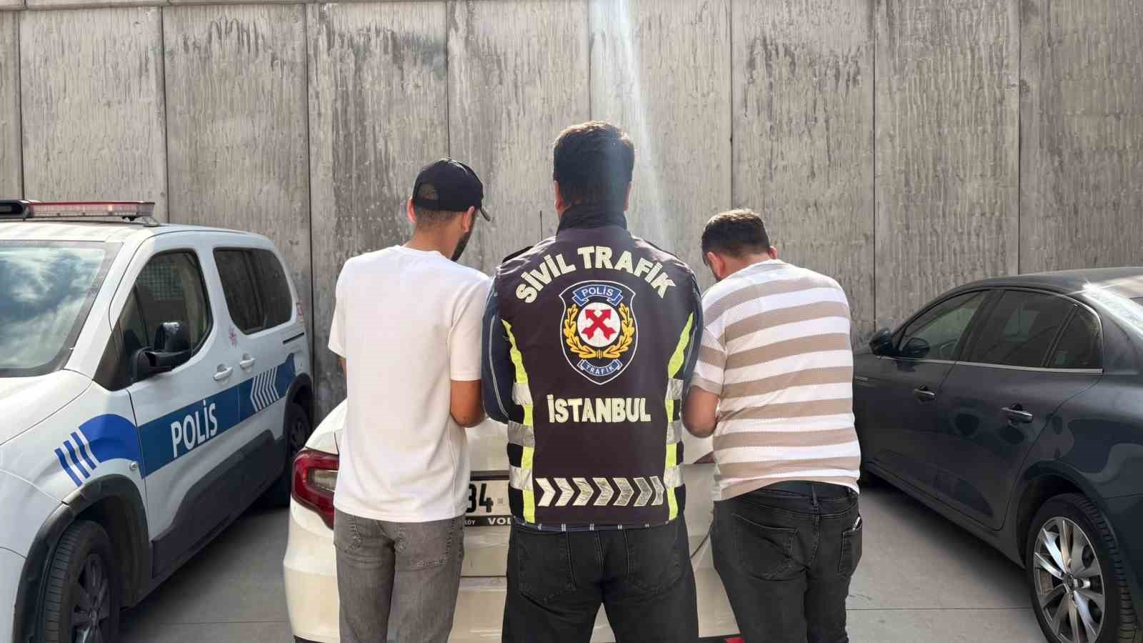 Esenyurt’ta saldırı amacıyla başka bir aracı ısrarla takip eden şahıslar yakalandı