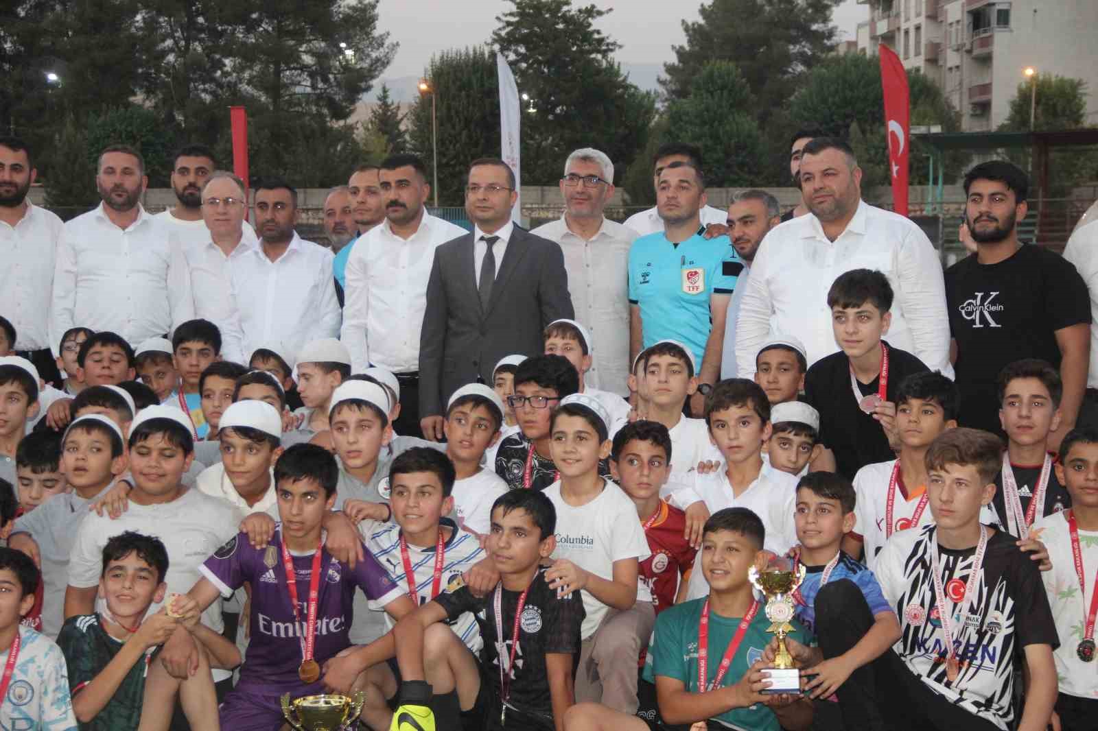Cizre’de yaz Kur’an kursları futbol turnuvası heyecanı sona erdi