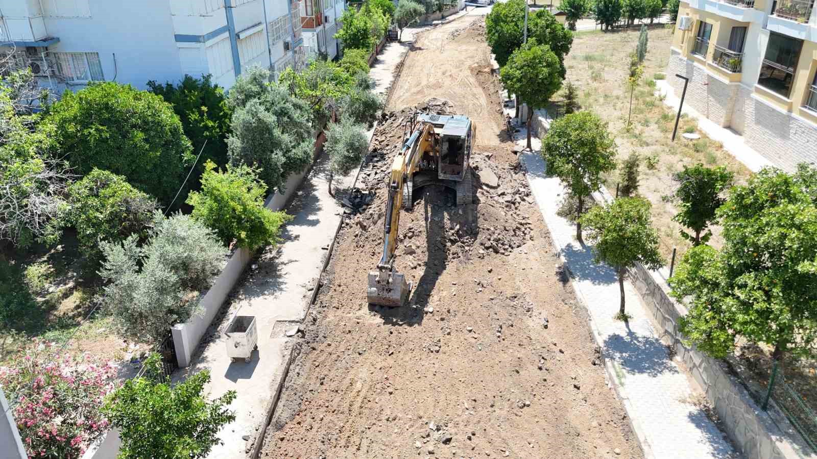 Nazilli'de yol, altyapı ve park çalışmaları sürüyor