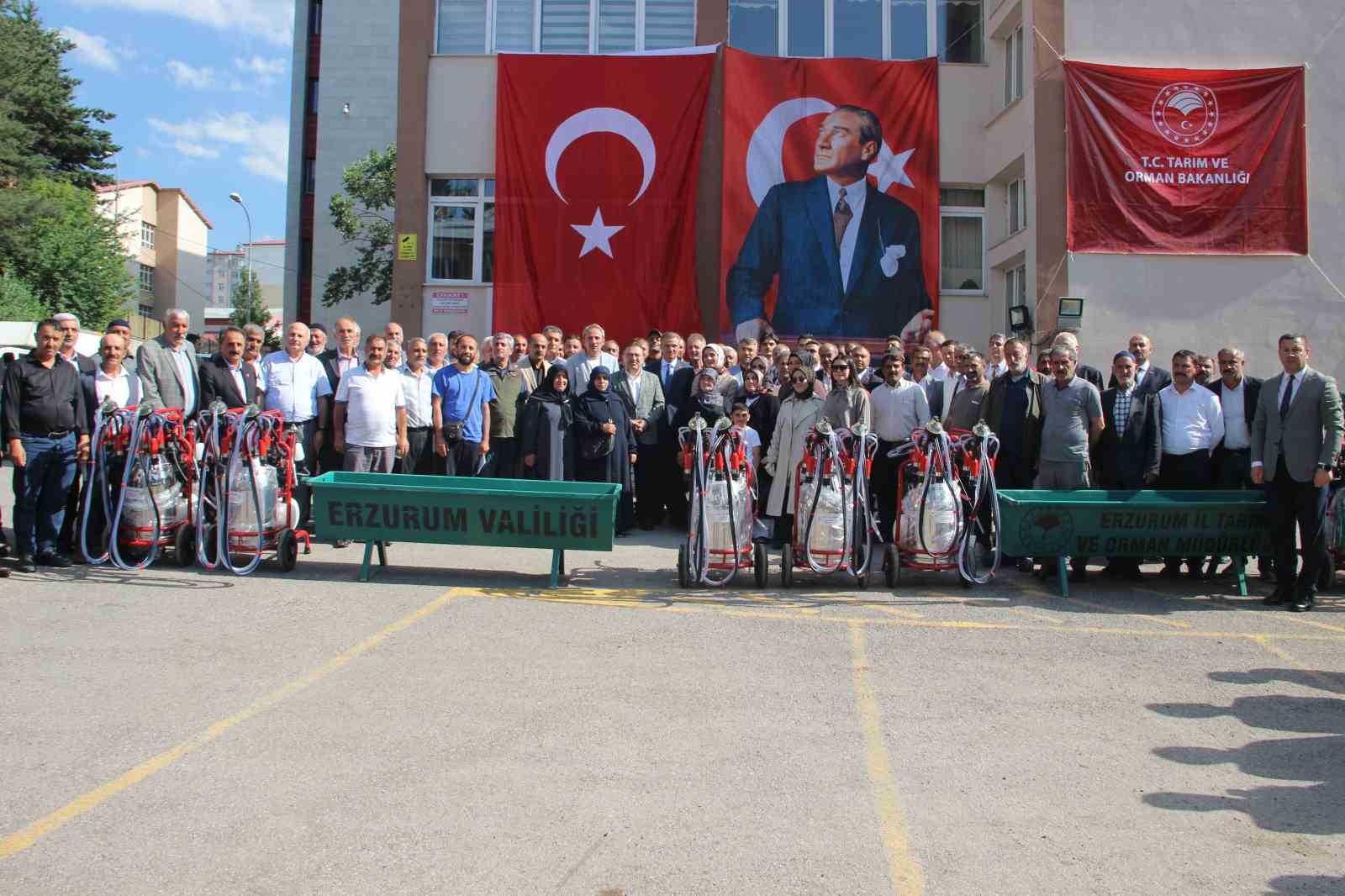 Erzurum'da yetiştiricilere 288 sıvat ve 120 süt sağım makinesi dağıtıldı