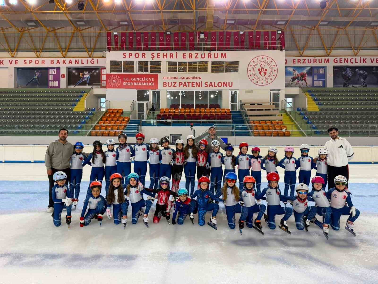 Samsunlu buz pateni sporcularından, Türkiye Şampiyonası’nda 25 madalya
