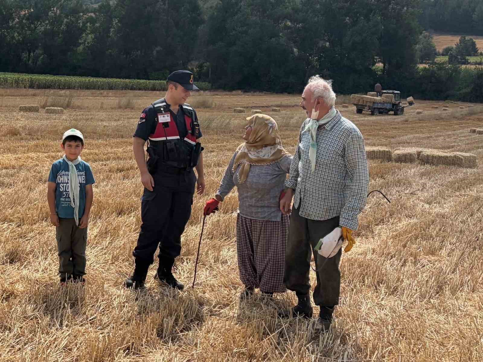 Bilecik'te biçerdöver operatörlerine yangın uyarısı
