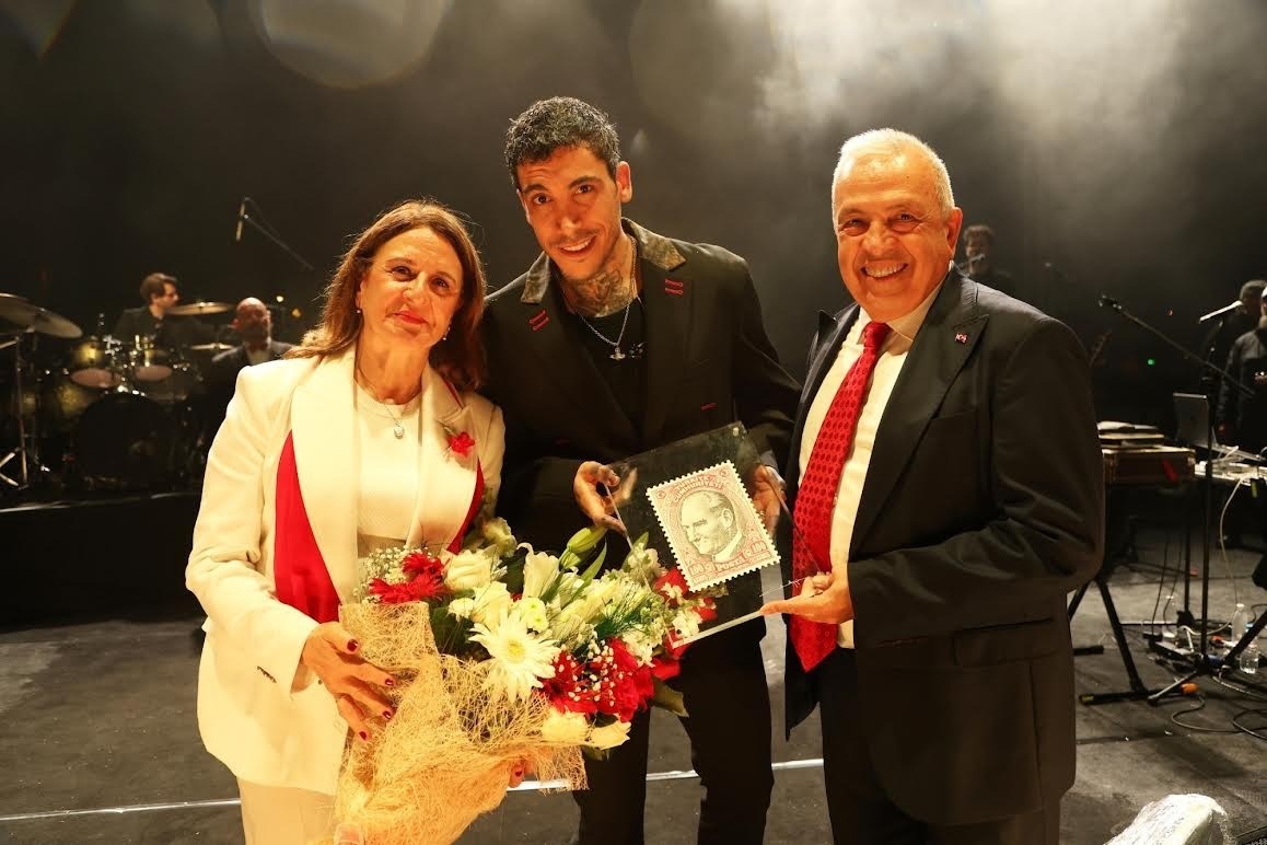 BİNLERCE NİLÜFERLİ CUMHURİYET’İN 103’ÜNCÜ YILINDA TEK YÜREK OLDU