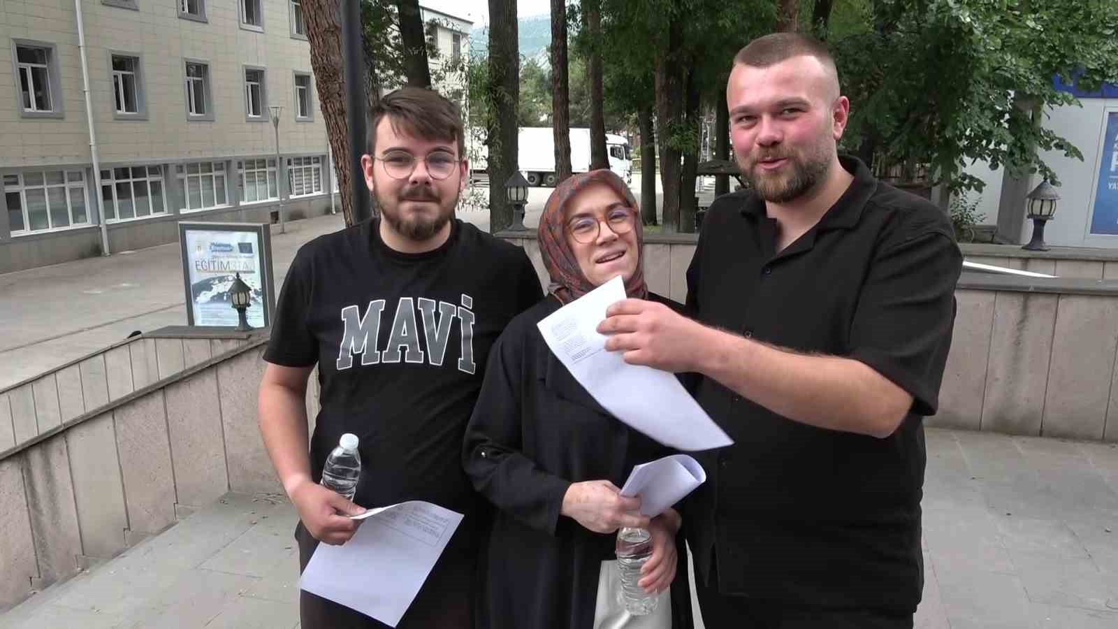 Amasya’da iki oğluyla birlikte YKS’ye giren anne: "Haydi anne dediler"
