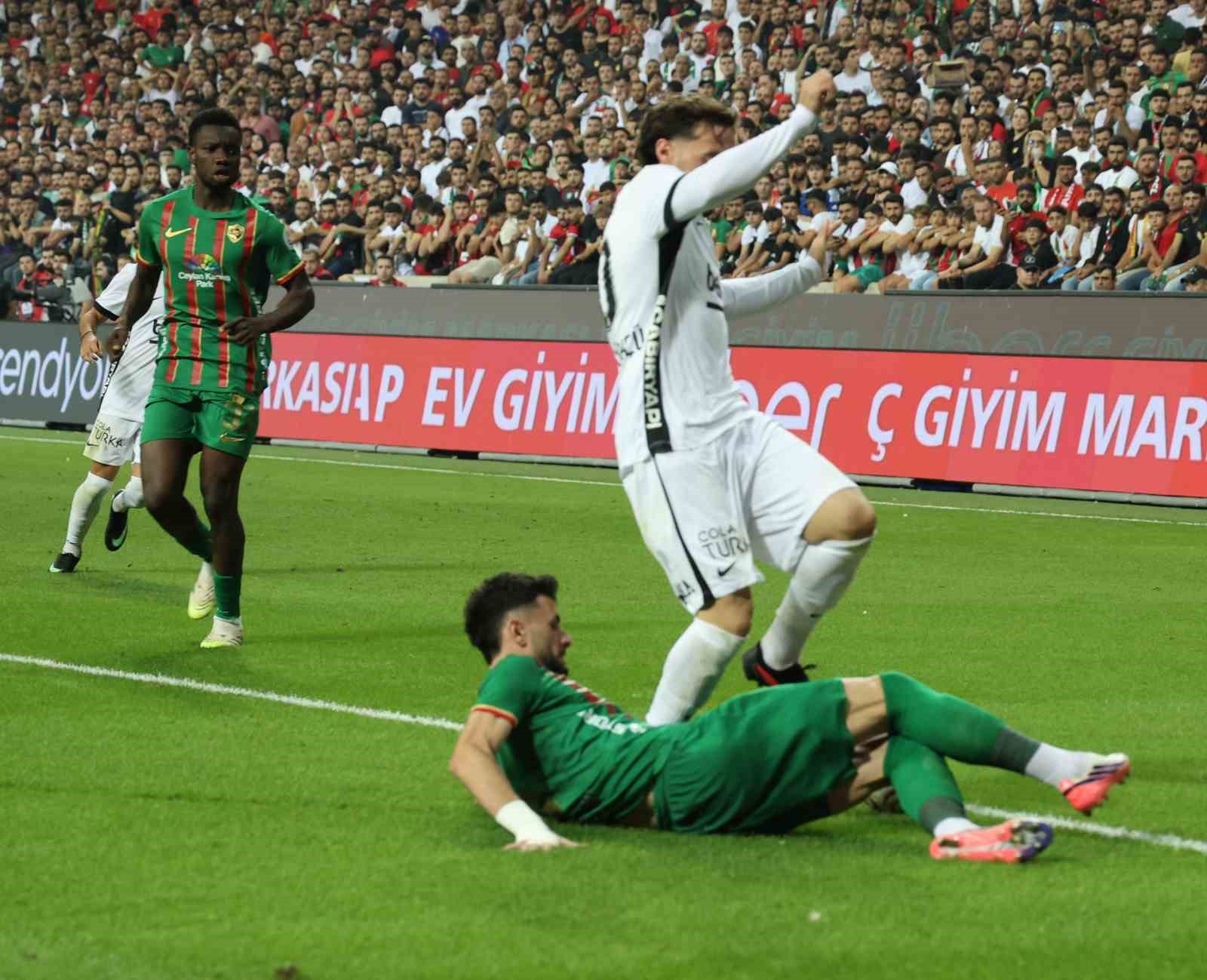 Trendyol Süper Lig: Amed Sportif Faaliyetler: 3 - Beşiktaş: 2 (Maç sonucu)