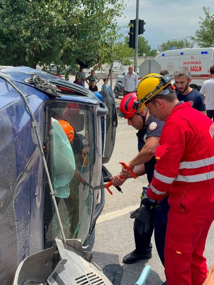 Dörtyol'da takla atan otomobilin sürücüsü yaralandı